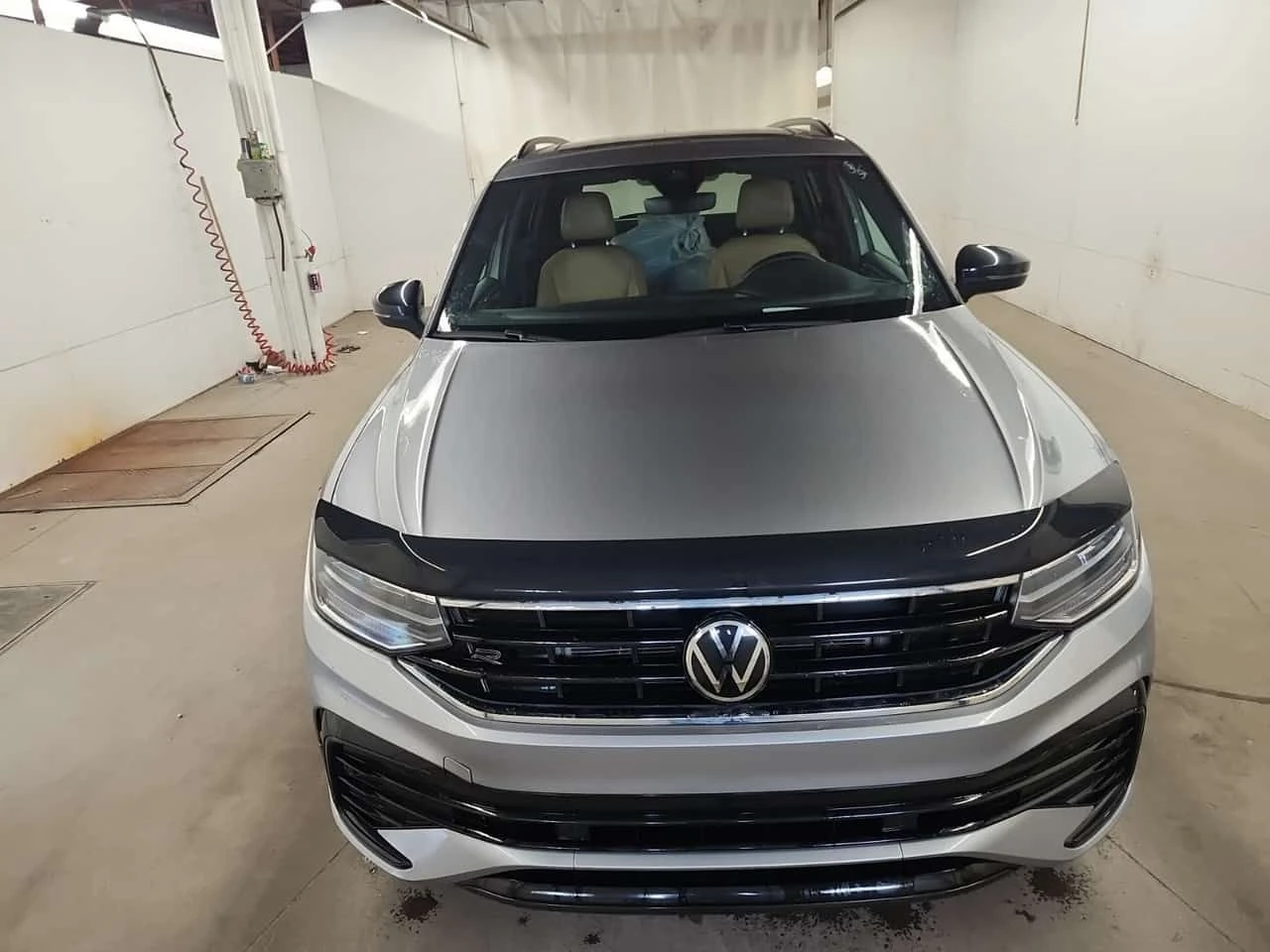 VW Tiguan  COMFORTLINE R LINE BLACK EDITION , снимка 3 - Автомобили и джипове - 54465998