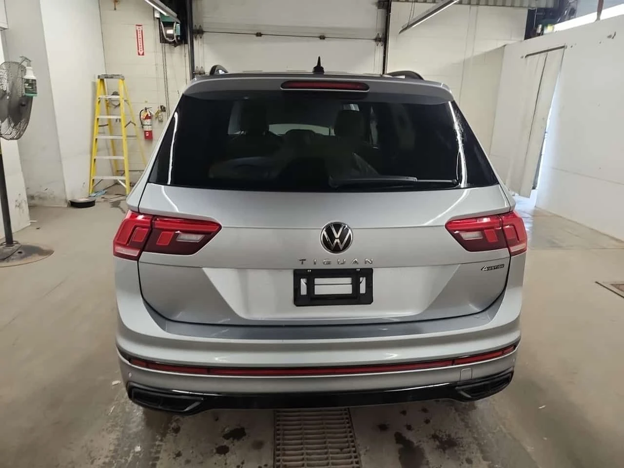 VW Tiguan  COMFORTLINE R LINE BLACK EDITION , снимка 6 - Автомобили и джипове - 54465998
