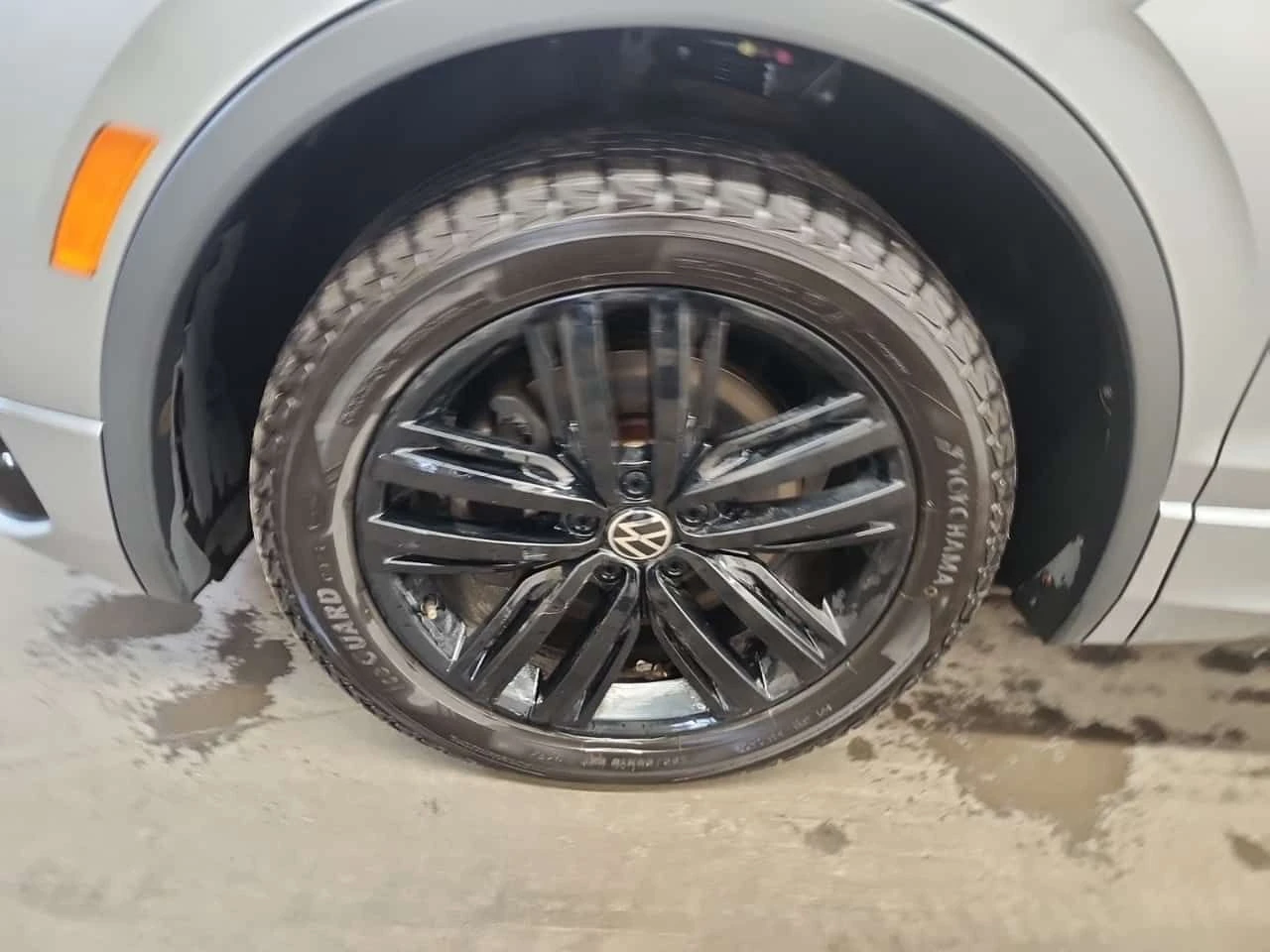 VW Tiguan  COMFORTLINE R LINE BLACK EDITION , снимка 8 - Автомобили и джипове - 54465998