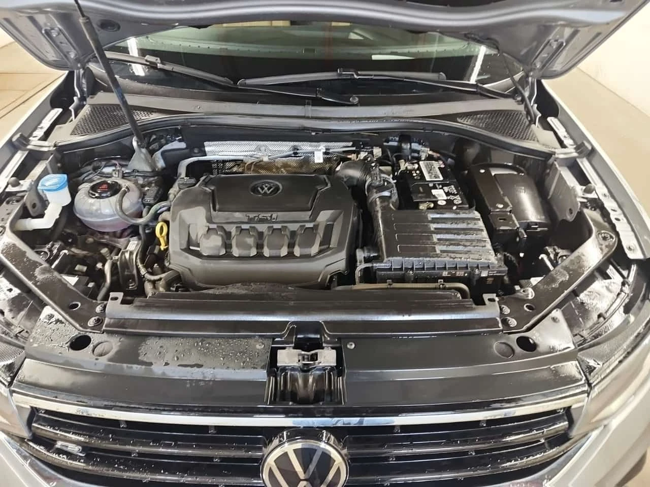 VW Tiguan  COMFORTLINE R LINE BLACK EDITION , снимка 16 - Автомобили и джипове - 54465998