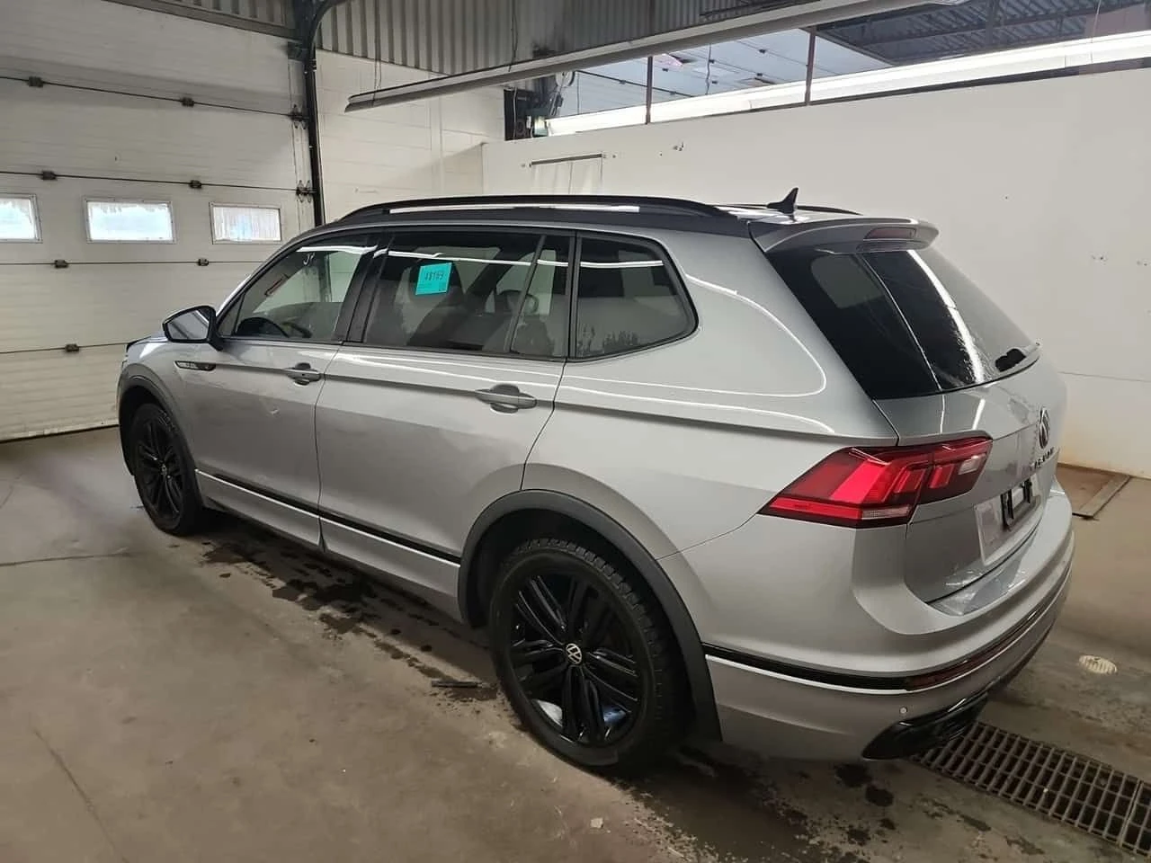 VW Tiguan  COMFORTLINE R LINE BLACK EDITION , снимка 5 - Автомобили и джипове - 54465998
