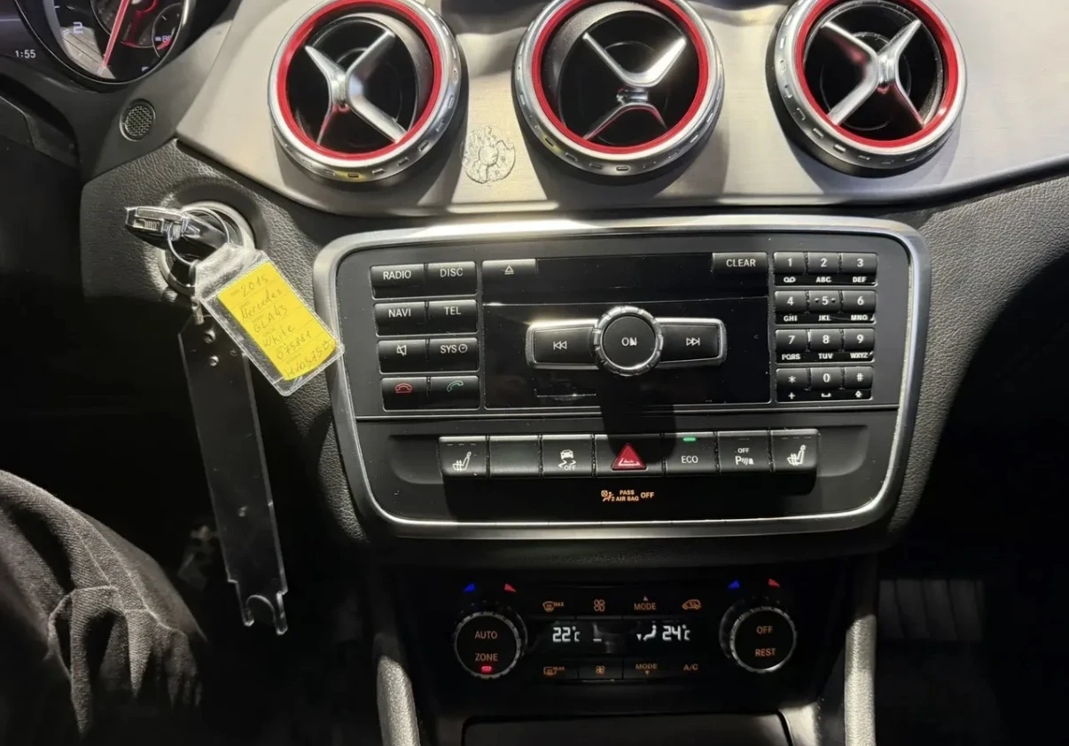 Mercedes-Benz GLA 45 AMG ПОДГРЕВ * ПАНОРАМА * KEYLESS * CARFAX * , снимка 11 - Автомобили и джипове - 54825028