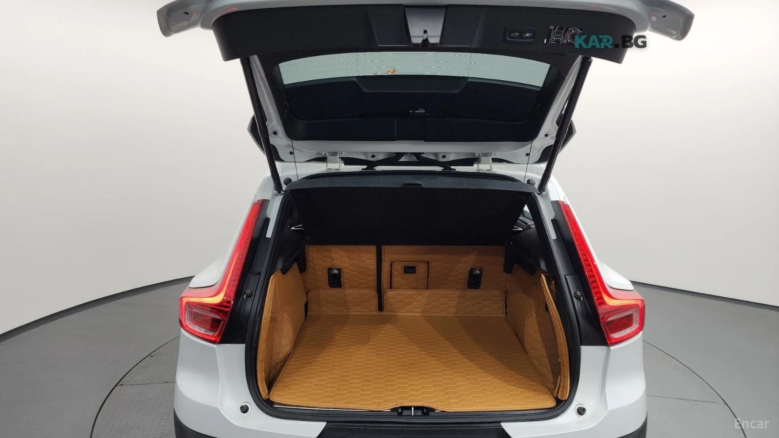 Volvo XC40 B4 Inscription* КОЖА* НАВИ* ПАНО, снимка 9 - Автомобили и джипове - 55354452