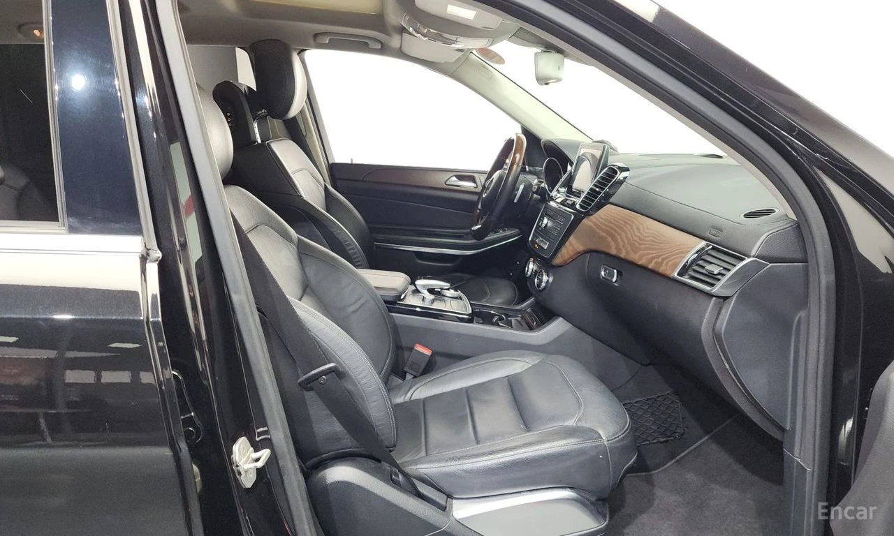 Mercedes-Benz GLS 500 AMG* LINE* HARMON* KARDON* 360КАМЕРА* LANE* ASSIST, снимка 13 - Автомобили и джипове - 56120667