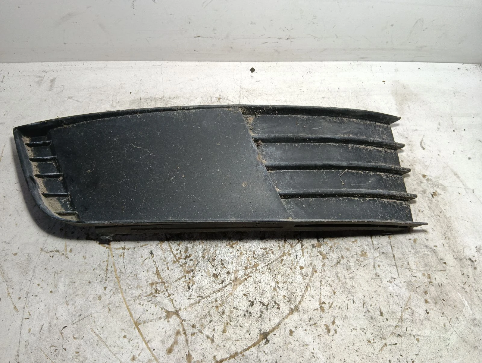 решетка дясна 5E0807368 Skoda Octavia