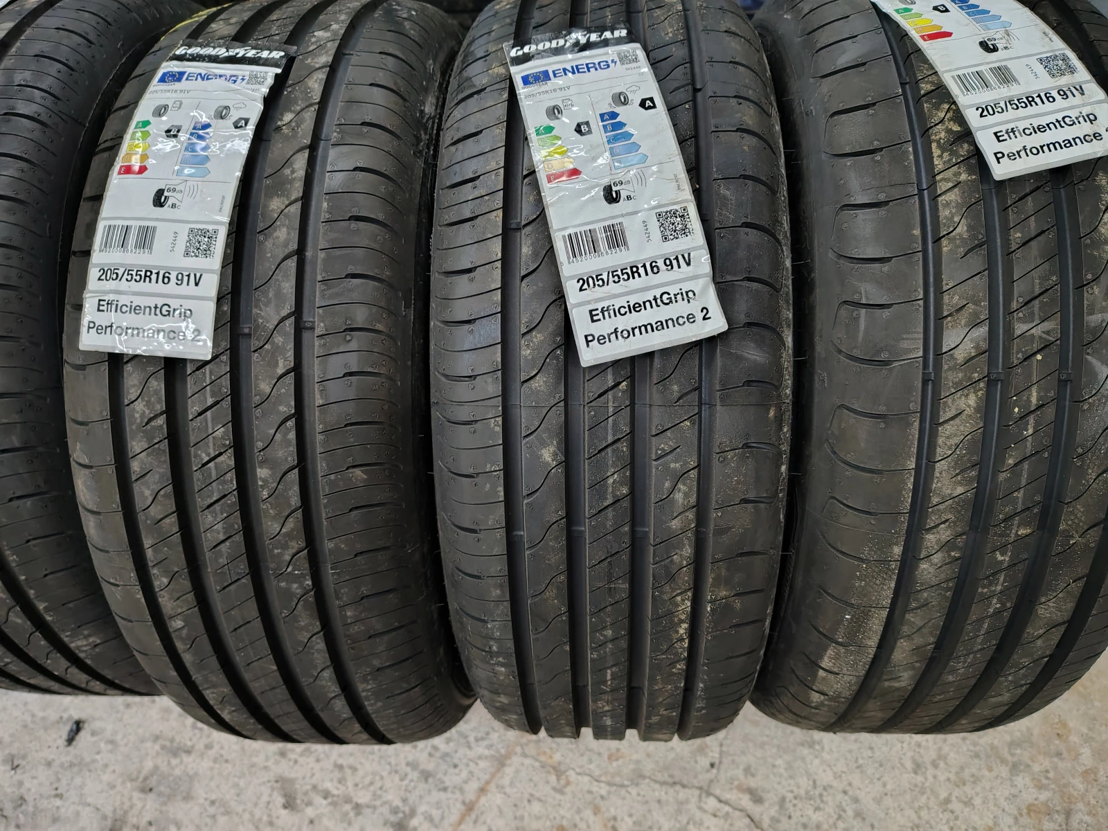 Гуми Летни 205/55R16, снимка 2 - Гуми и джанти - 53752005