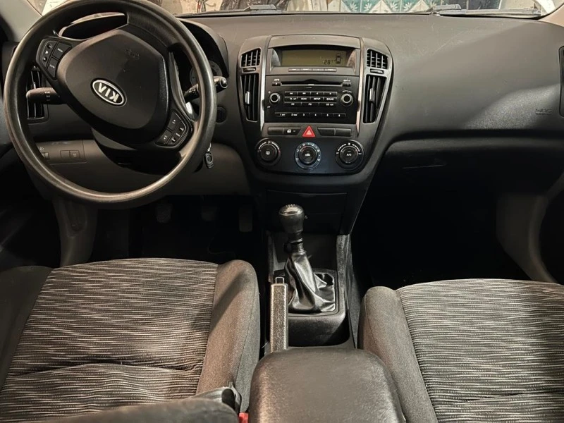 Kia Ceed 1, 6 crdi 16v , снимка 12 - Автомобили и джипове - 46842531