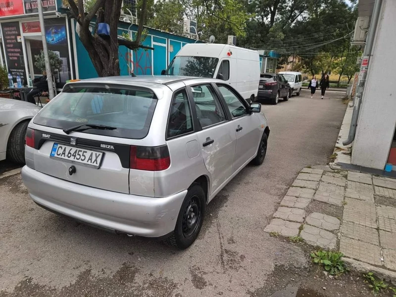 Seat Ibiza 1.4i бензин , снимка 3 - Автомобили и джипове - 47309658