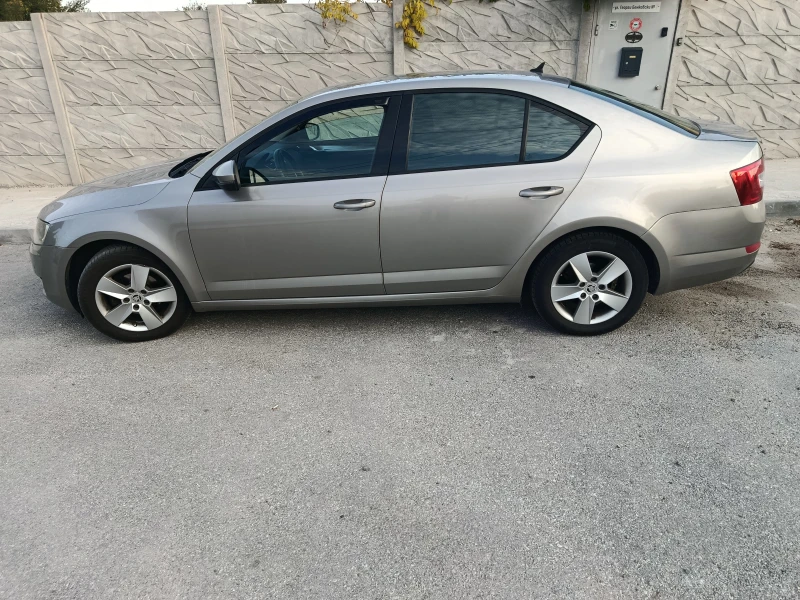 Skoda Octavia, снимка 6 - Автомобили и джипове - 52140370