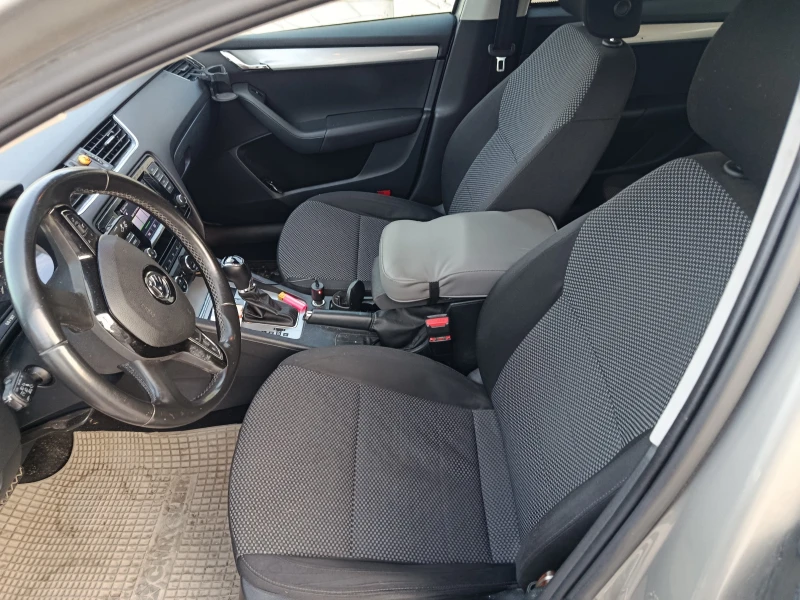 Skoda Octavia, снимка 9 - Автомобили и джипове - 52140370