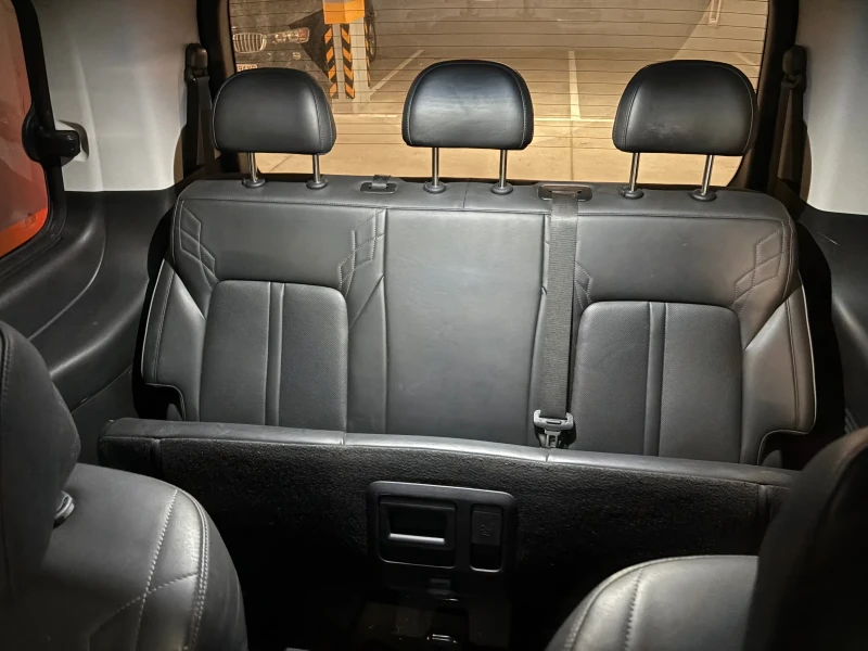 Hyundai Staria, снимка 10 - Автомобили и джипове - 52460402