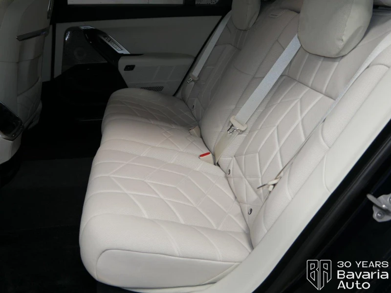 BMW i7 M70 xDrive, снимка 8 - Автомобили и джипове - 52834433