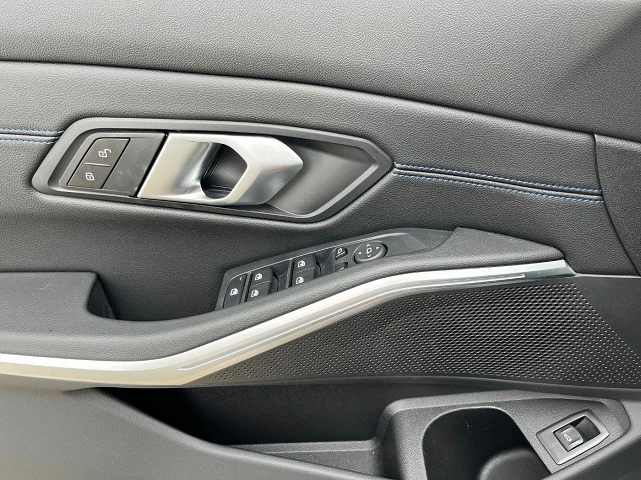 BMW 320 d xDrive = M-Sport = Гаранция, снимка 4 - Автомобили и джипове - 55889760