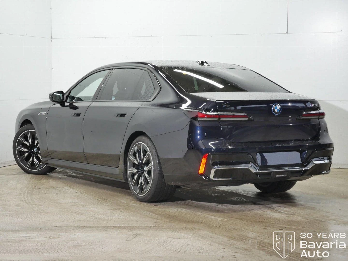 BMW i7 M70 xDrive - изображение 2