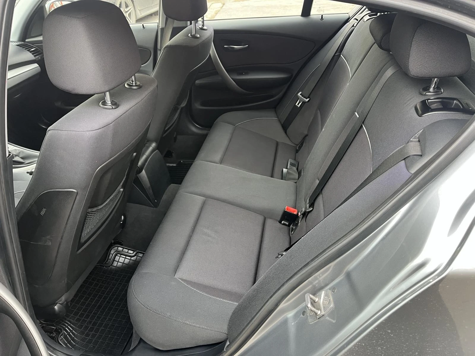 BMW 118 2.0 DISEL, снимка 11 - Автомобили и джипове - 53736477