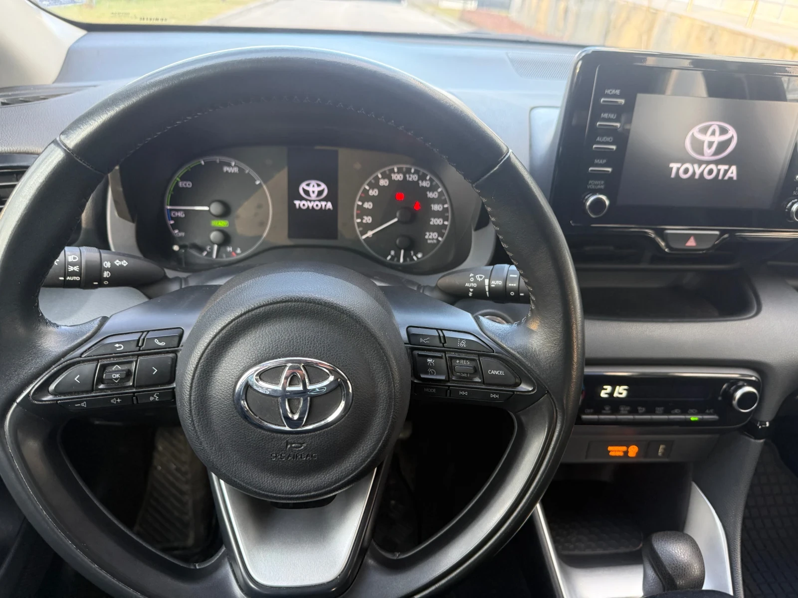 Toyota Yaris 1.5 HYBRID-Гаранционен 50000км, снимка 7 - Автомобили и джипове - 53747068