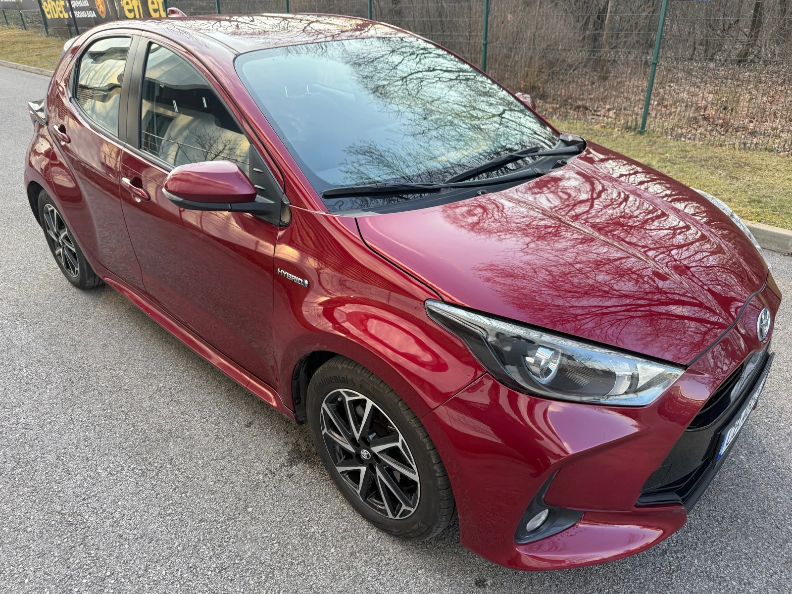 Toyota Yaris 1.5 HYBRID-Гаранционен 50000км, снимка 2 - Автомобили и джипове - 53747068