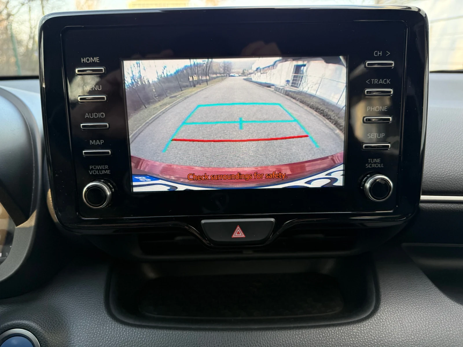 Toyota Yaris 1.5 HYBRID-Гаранционен 50000км, снимка 10 - Автомобили и джипове - 53747068