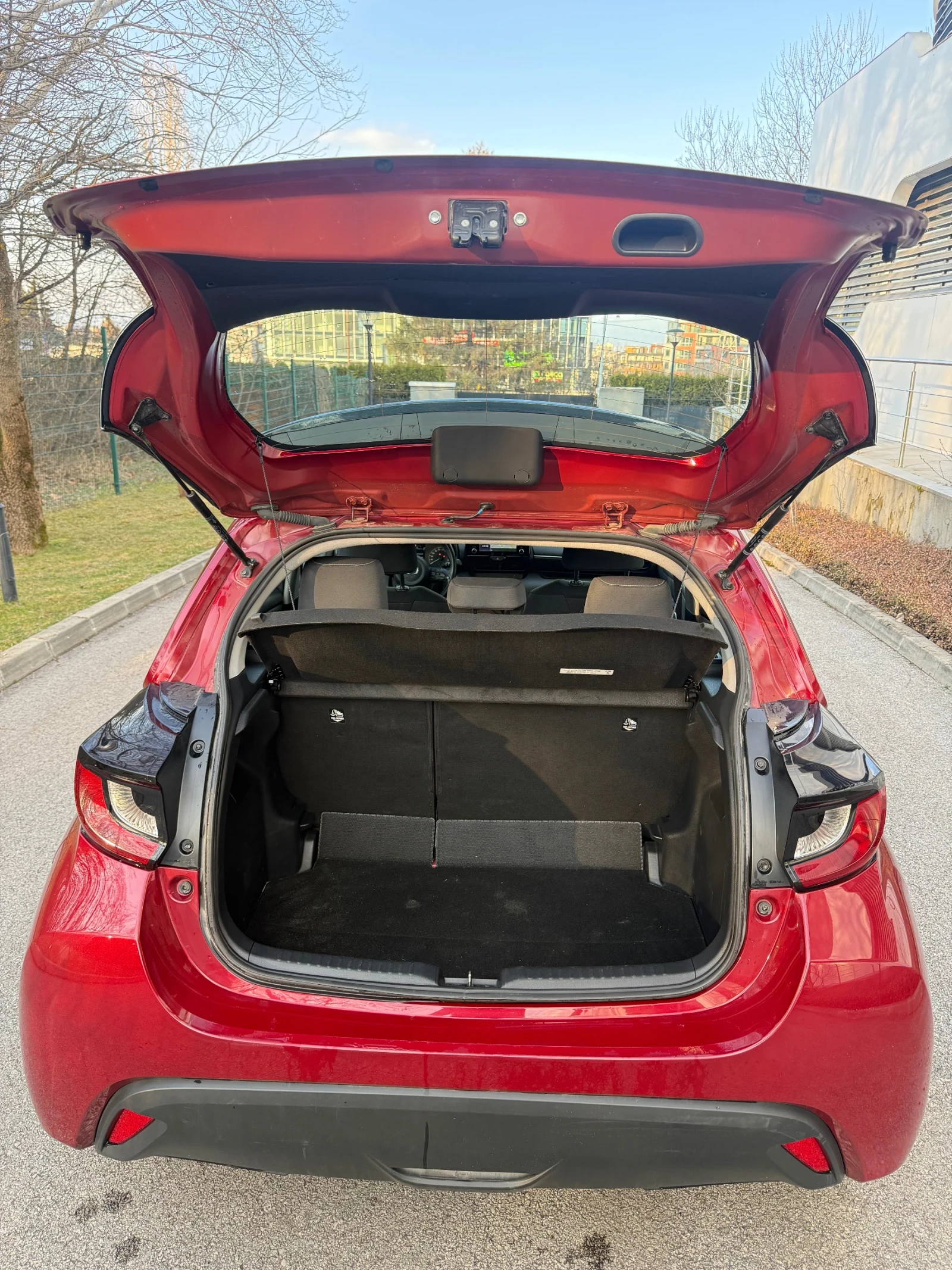 Toyota Yaris 1.5 HYBRID-Гаранционен 50000км, снимка 5 - Автомобили и джипове - 53747068