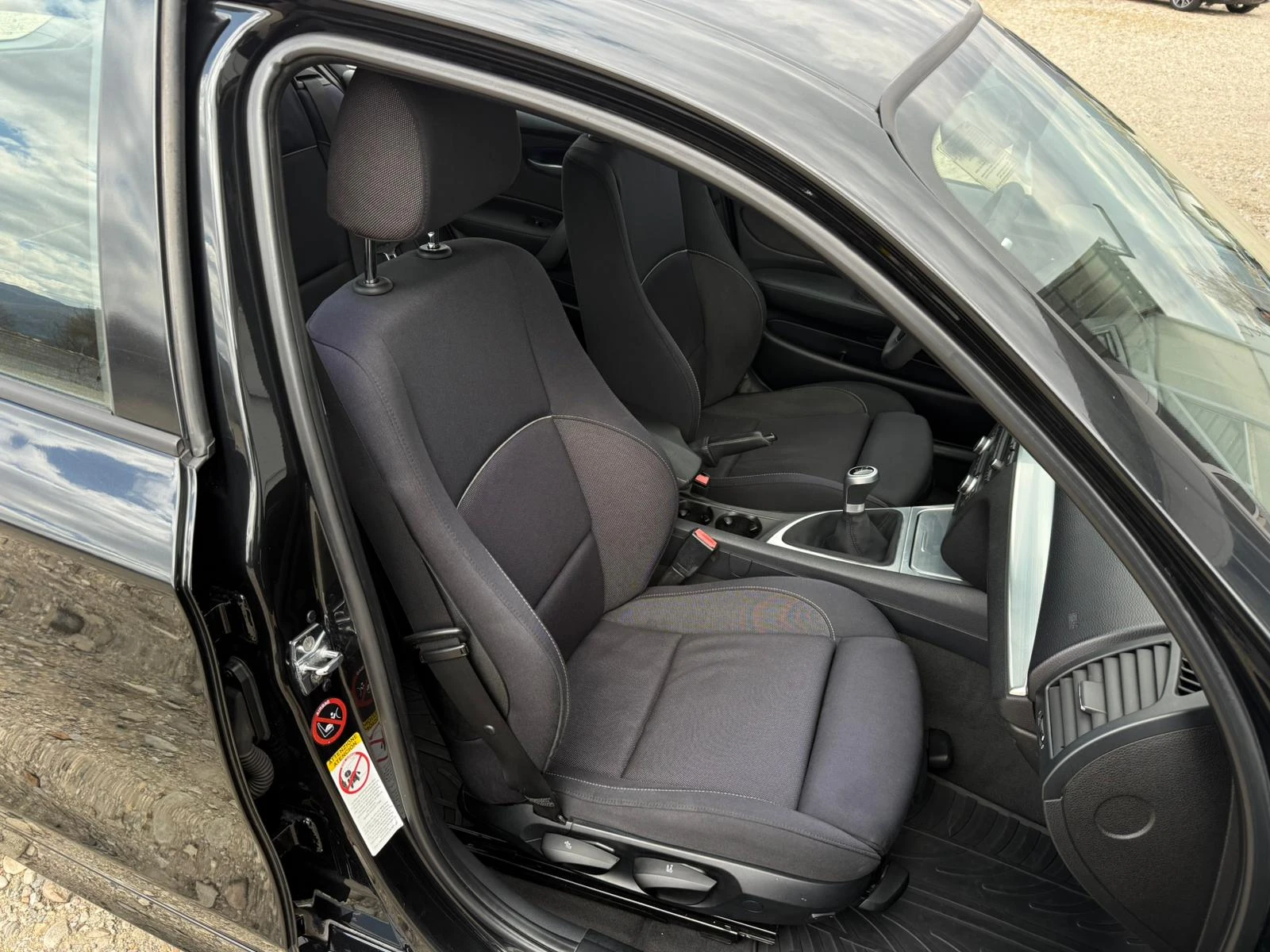 BMW 120 2.0D Xenon/Мултиволан/17zoll/Собствен лизинг, снимка 12 - Автомобили и джипове - 53973479