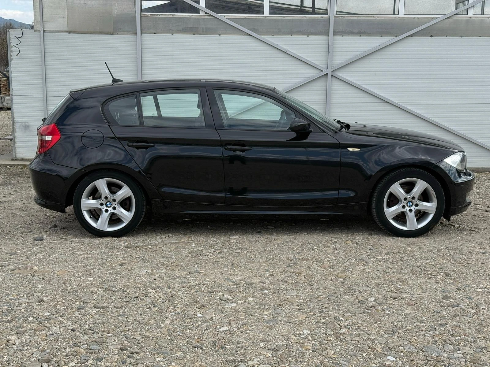 BMW 120 2.0D Xenon/Мултиволан/17zoll/Собствен лизинг, снимка 3 - Автомобили и джипове - 53973479