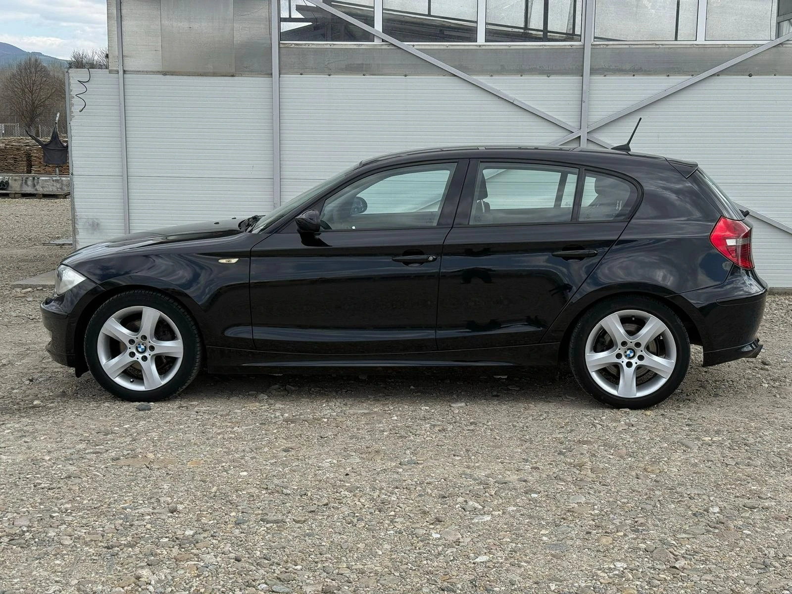 BMW 120 2.0D Xenon/Мултиволан/17zoll/Собствен лизинг, снимка 7 - Автомобили и джипове - 53973479