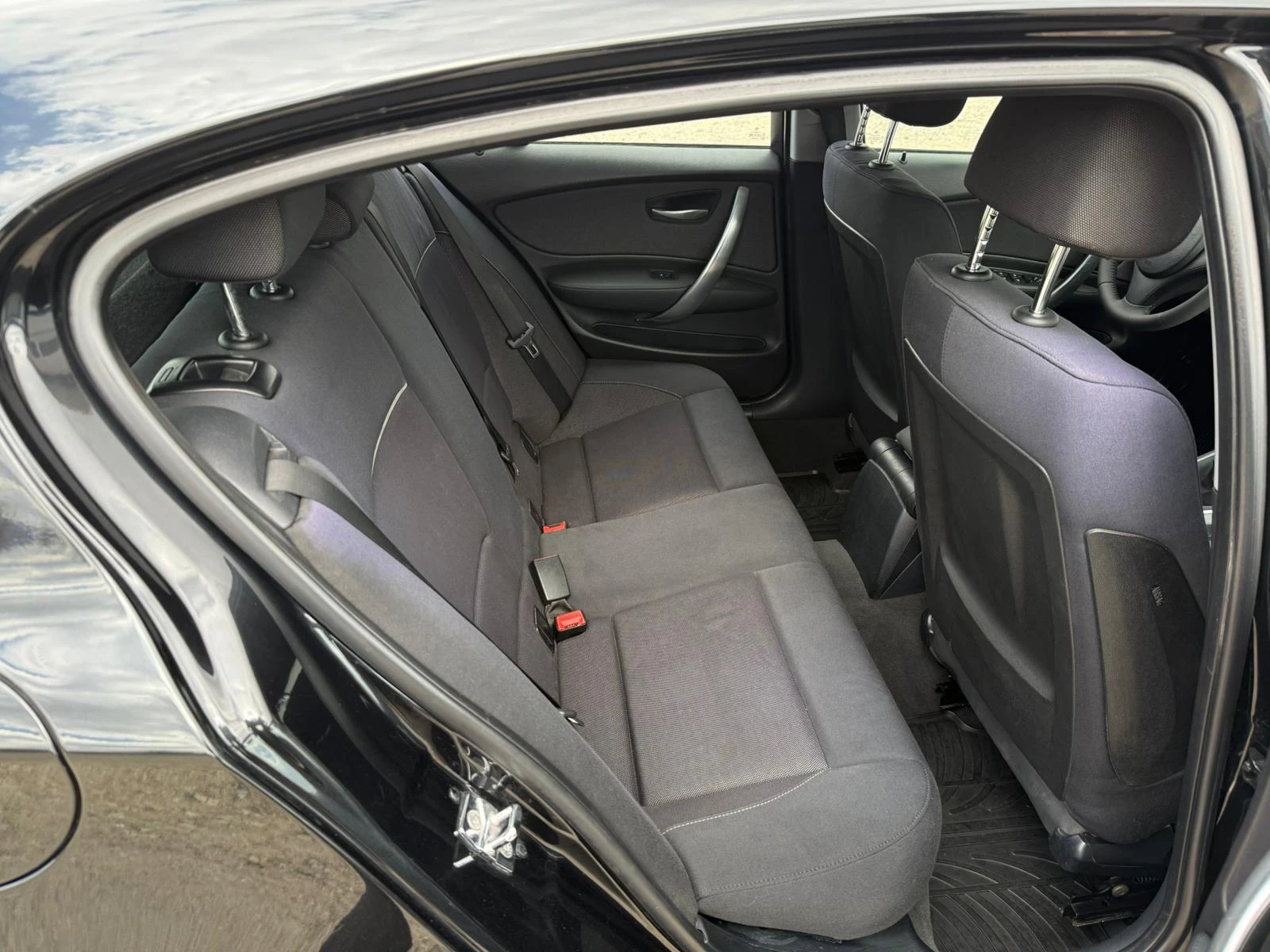 BMW 120 2.0D Xenon/Мултиволан/17zoll/Собствен лизинг, снимка 11 - Автомобили и джипове - 53973479