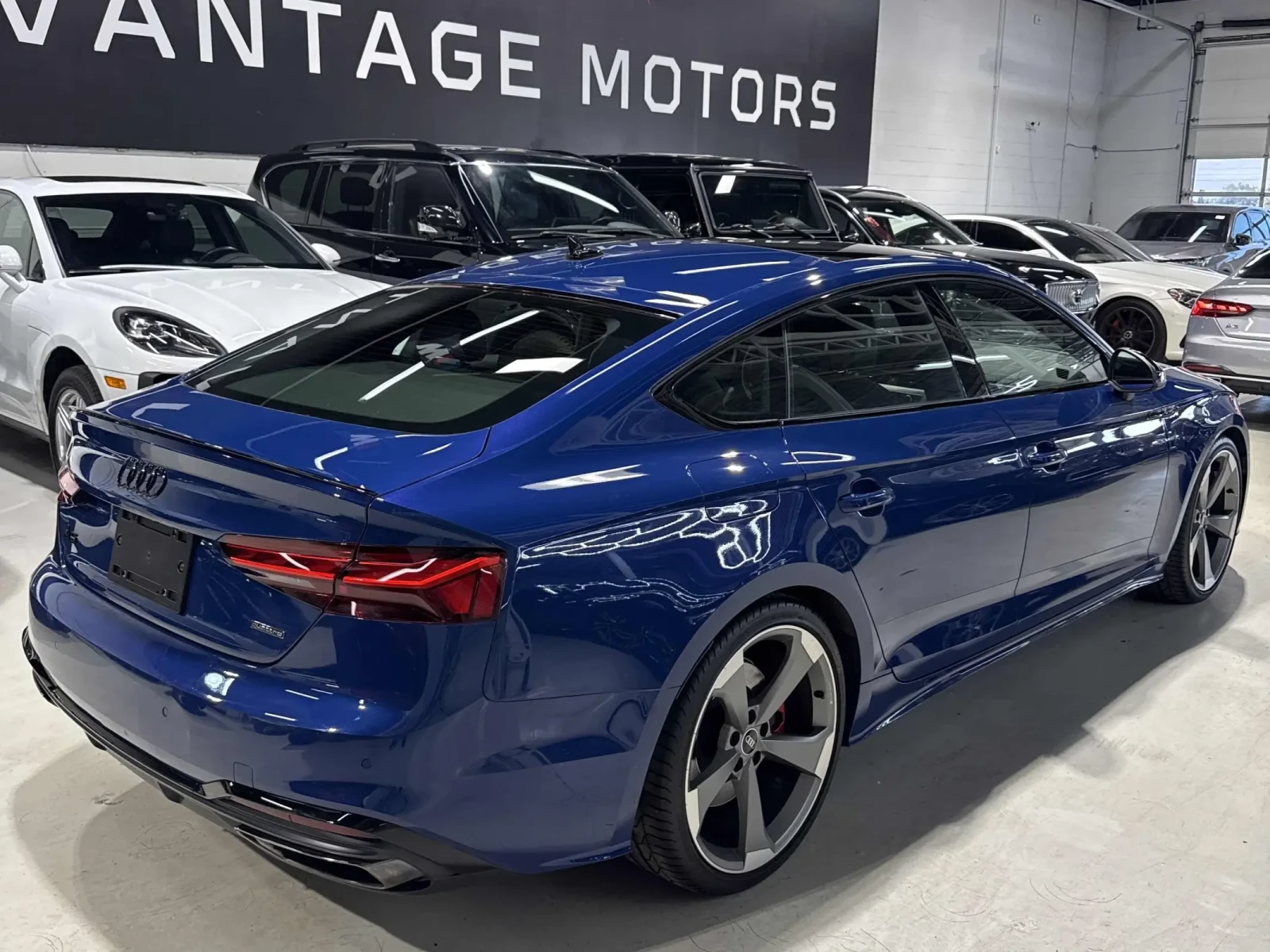 Audi A5 Progressiv * Keyless * CARFAX * АВТО КРЕДИТ * , снимка 4 - Автомобили и джипове - 54897014