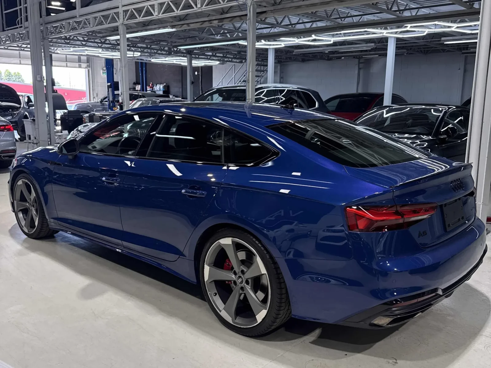 Audi A5 Progressiv * Keyless * CARFAX * АВТО КРЕДИТ * , снимка 3 - Автомобили и джипове - 54897014