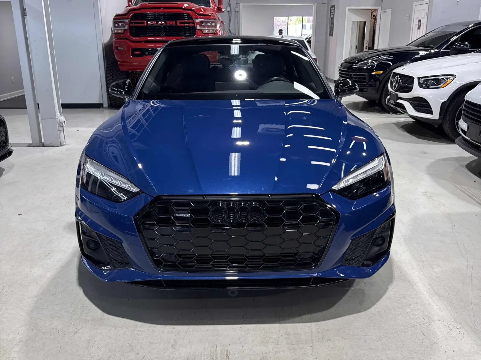 Audi A5 Progressiv * Keyless * CARFAX * АВТО КРЕДИТ * , снимка 2 - Автомобили и джипове - 54897014