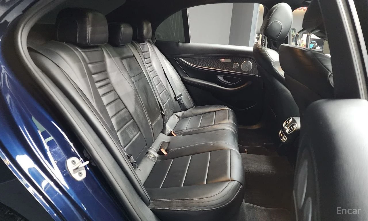 Mercedes-Benz E 350 4MATIC* AMG LINE* EDITION* 360 КАМЕРА* ПОДГРЕВ* , снимка 10 - Автомобили и джипове - 54923068