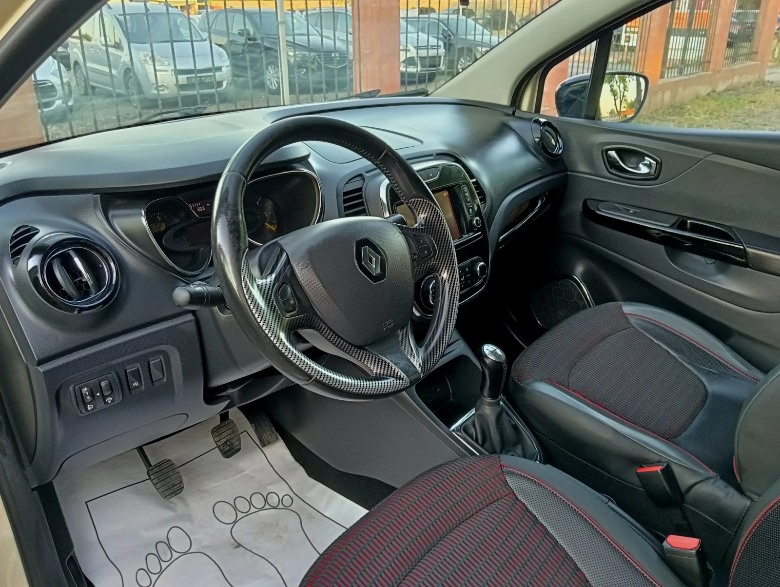 Renault Captur 1.5DCI FULL, снимка 8 - Автомобили и джипове - 55063618
