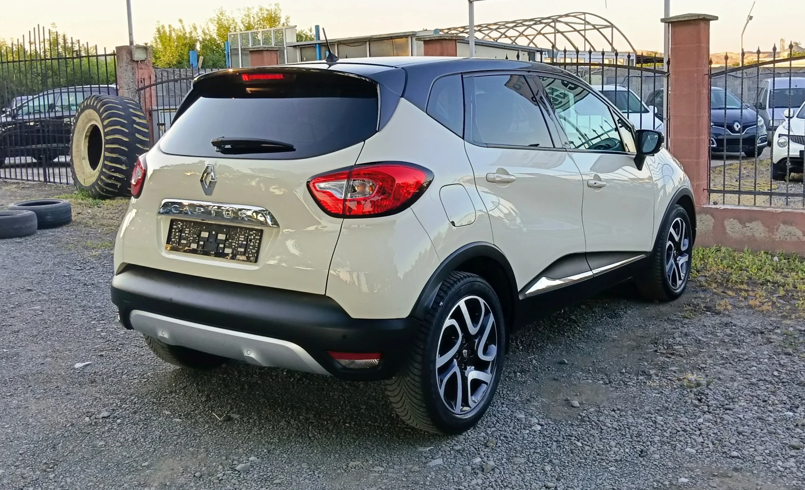 Renault Captur 1.5DCI FULL, снимка 4 - Автомобили и джипове - 55063618