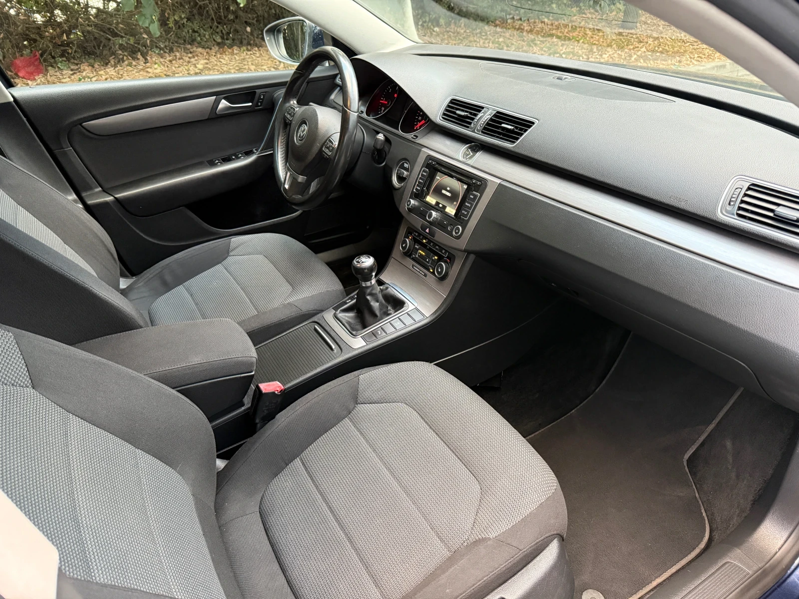 VW Passat 2.0 TDi, снимка 9 - Автомобили и джипове - 55792503