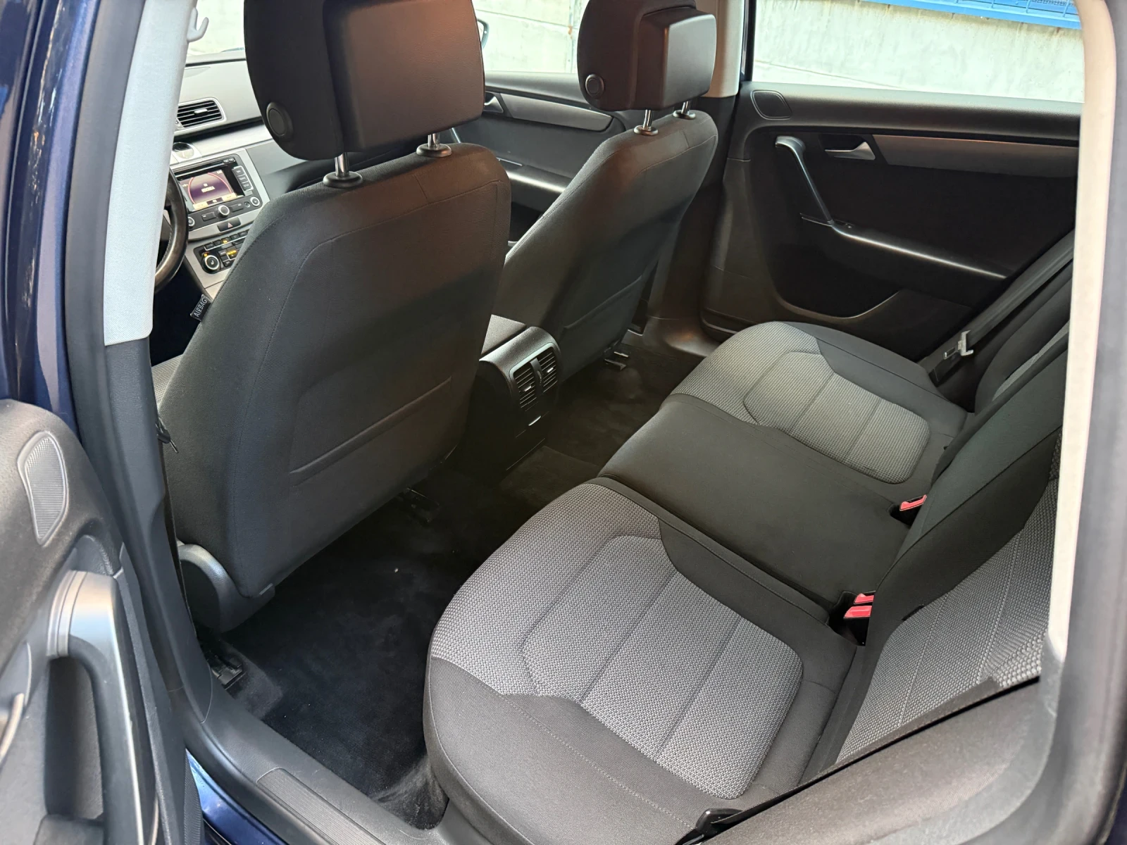 VW Passat 2.0 TDi, снимка 12 - Автомобили и джипове - 55792503