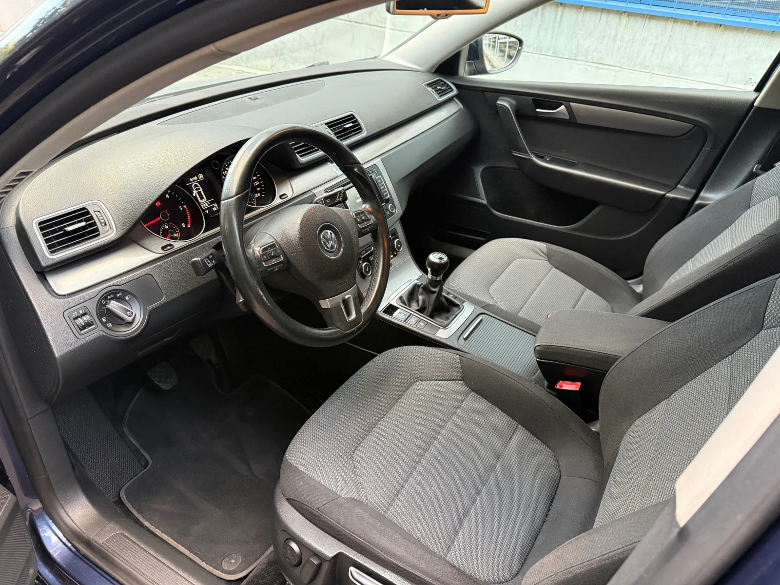 VW Passat 2.0 TDi, снимка 8 - Автомобили и джипове - 55792503