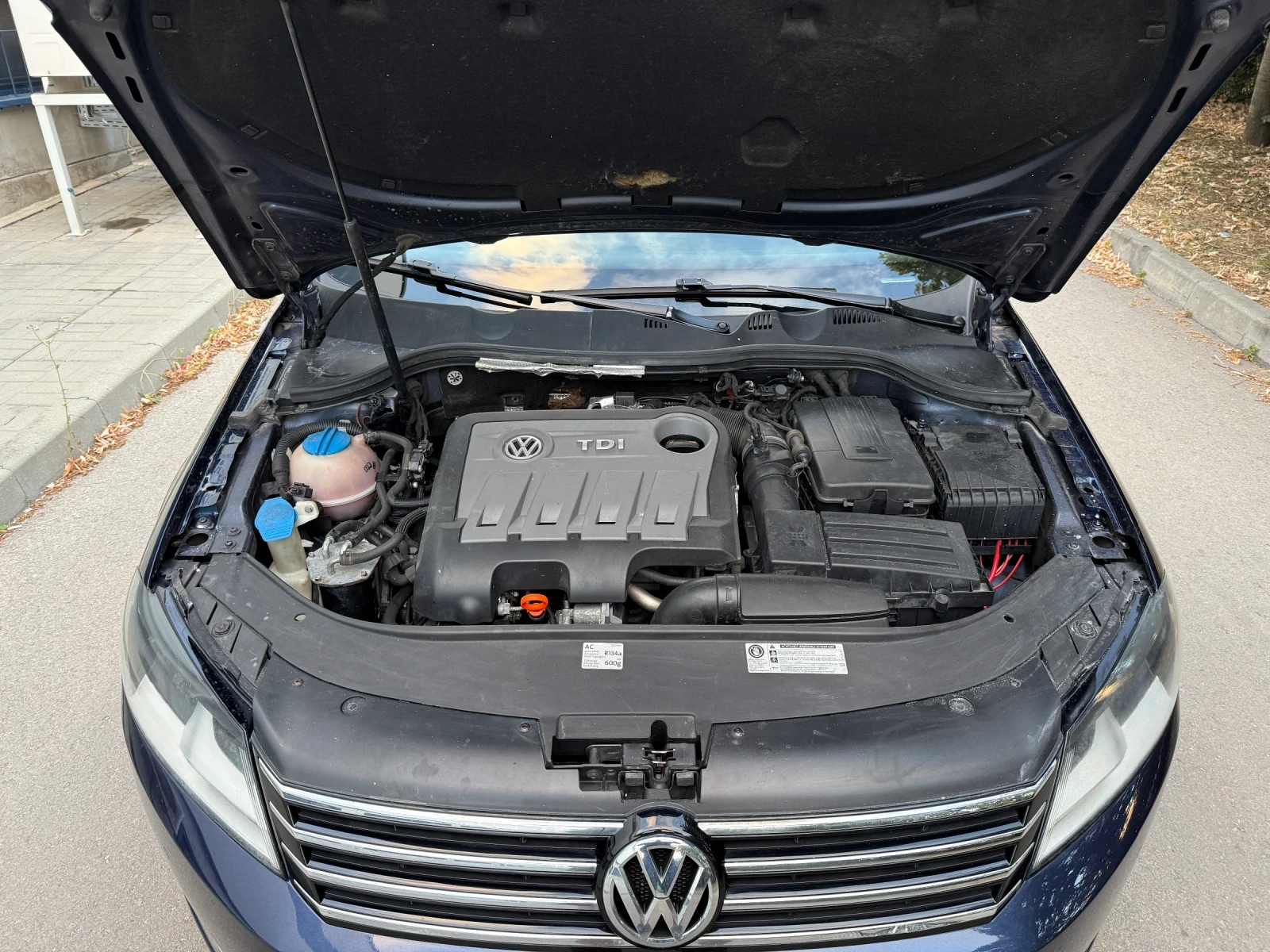 VW Passat 2.0 TDi, снимка 16 - Автомобили и джипове - 55792503