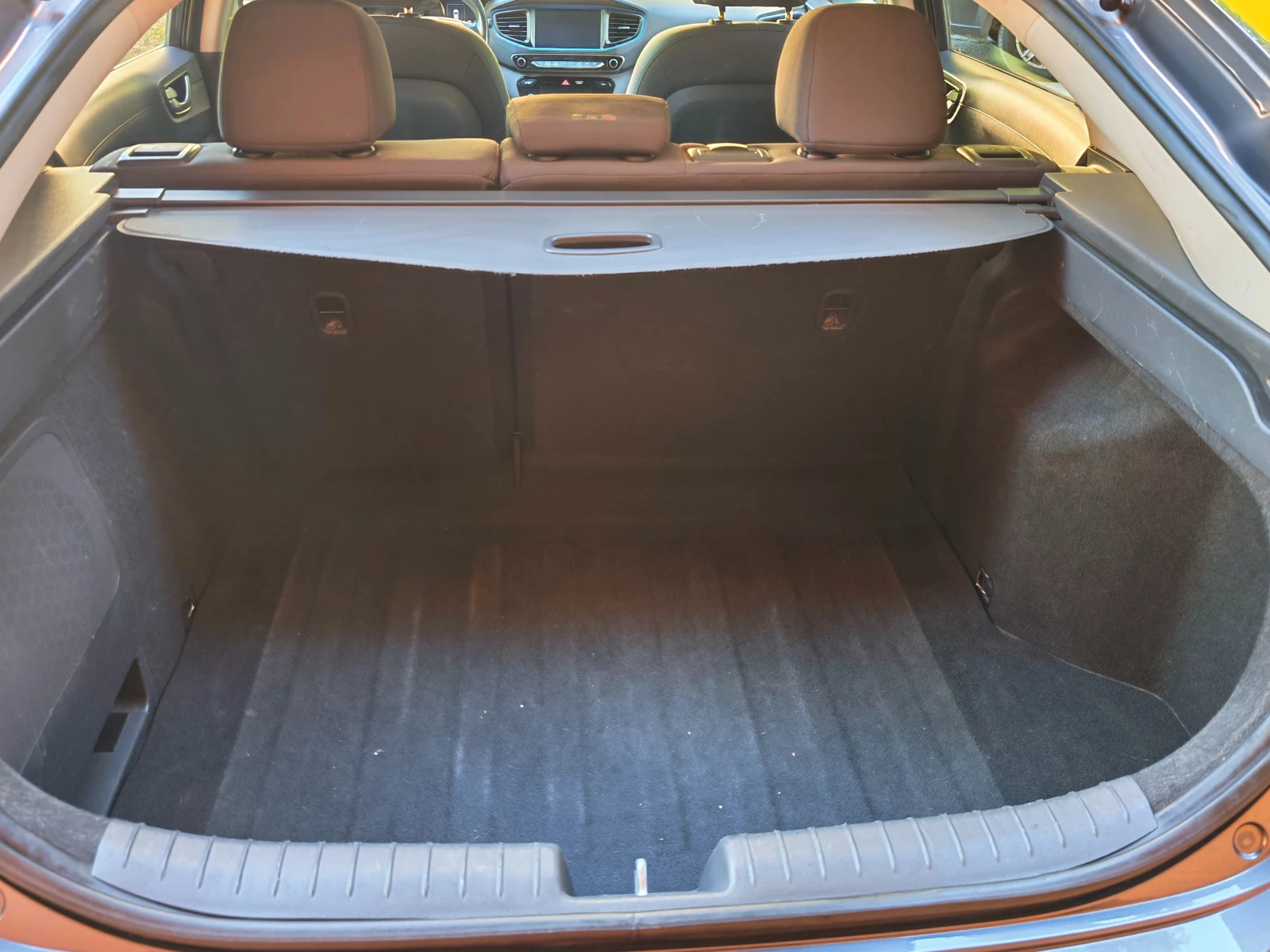 Hyundai Ioniq 1.6 Hibrid, снимка 16 - Автомобили и джипове - 56020423