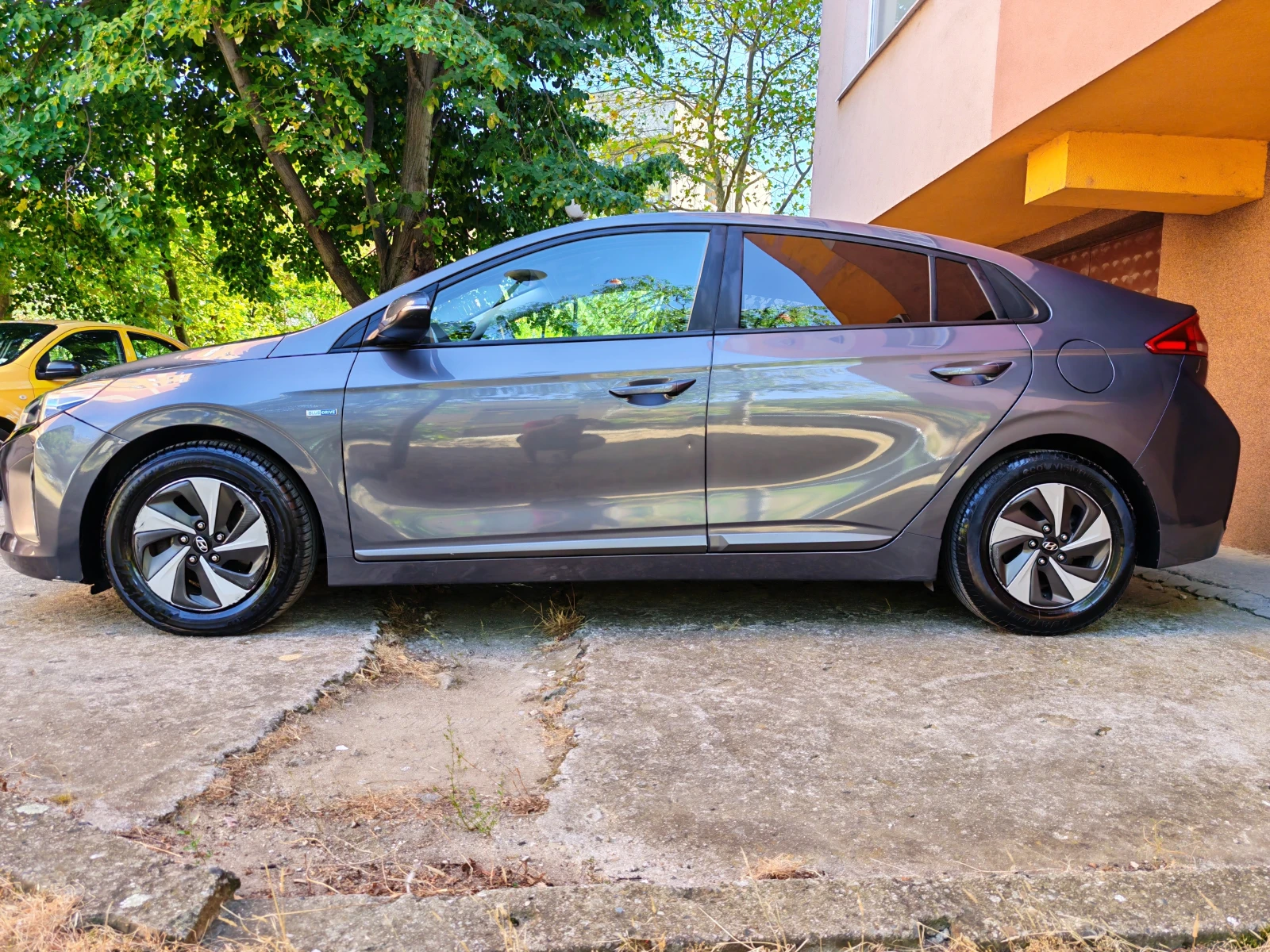 Hyundai Ioniq 1.6 Hibrid, снимка 4 - Автомобили и джипове - 56020423