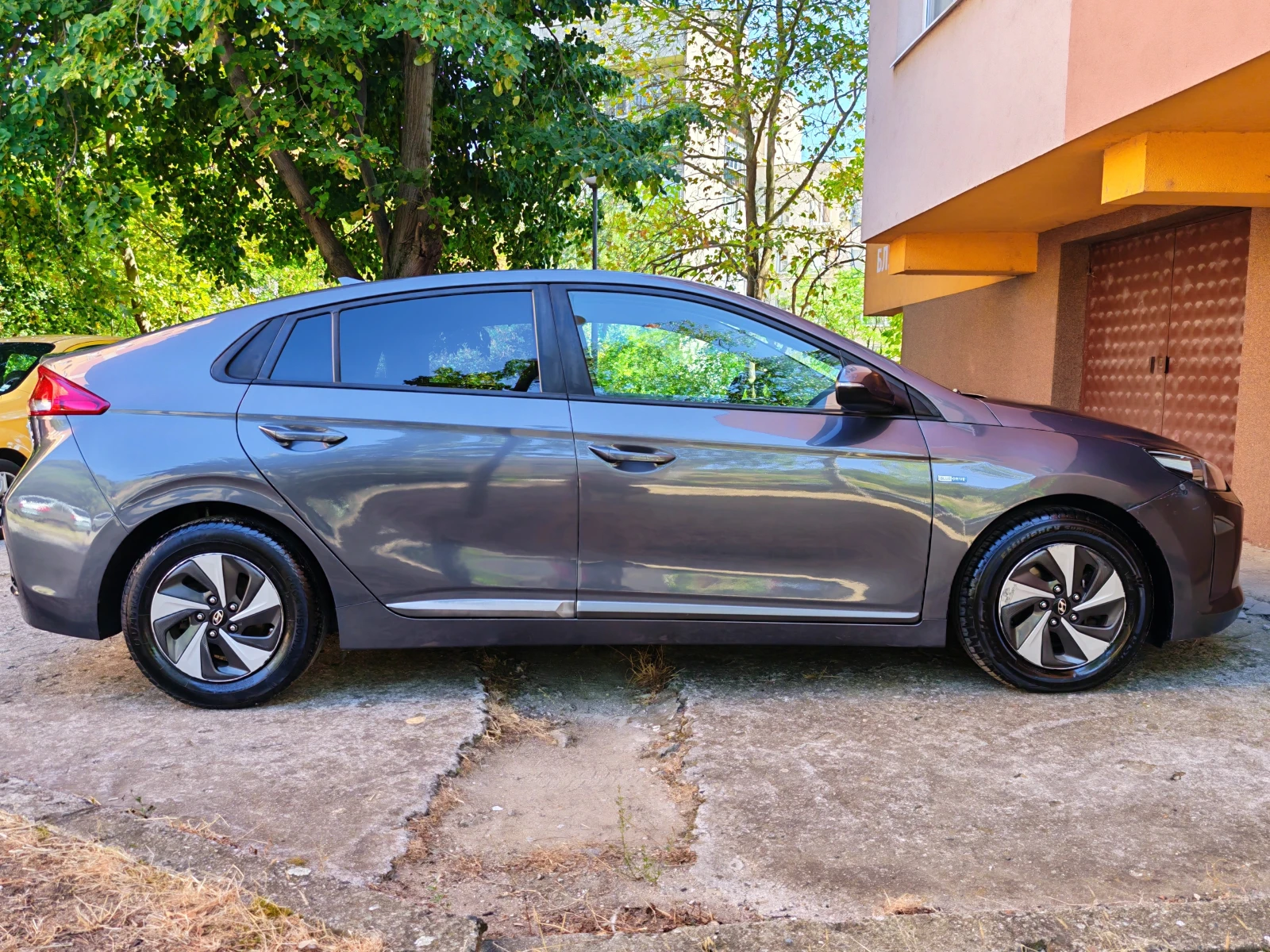 Hyundai Ioniq 1.6 Hibrid, снимка 5 - Автомобили и джипове - 56020423