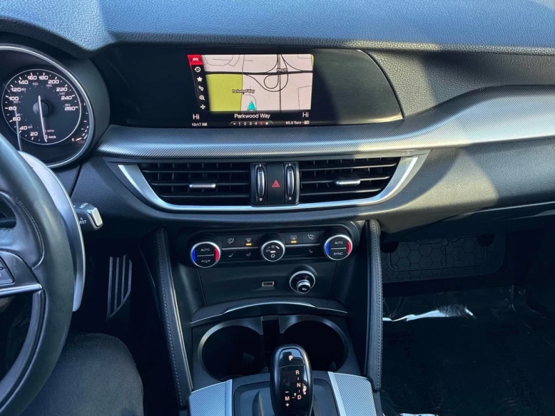 Alfa Romeo Stelvio * Sport * CARFAX * БЕЗ ПЪРВОНАЧАЛНА ВНОСКА, снимка 9 - Автомобили и джипове - 53175909