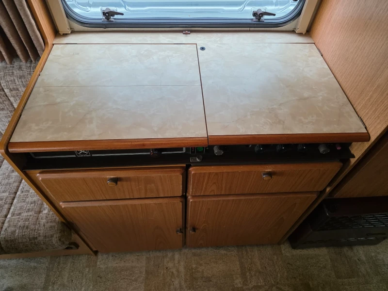 Каравана ABI ERIBA NOVA WC, снимка 13 - Каравани и кемпери - 53296803