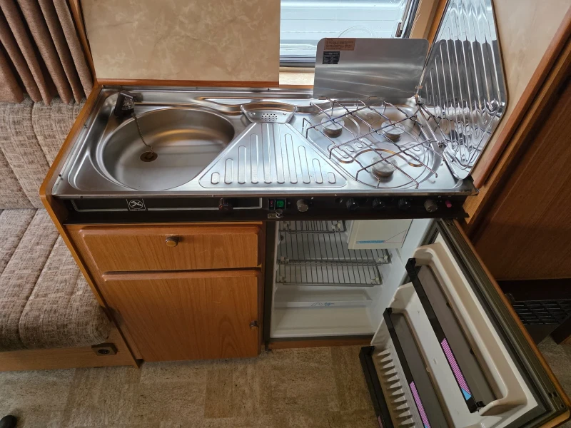 Каравана ABI ERIBA NOVA WC, снимка 14 - Каравани и кемпери - 53296803