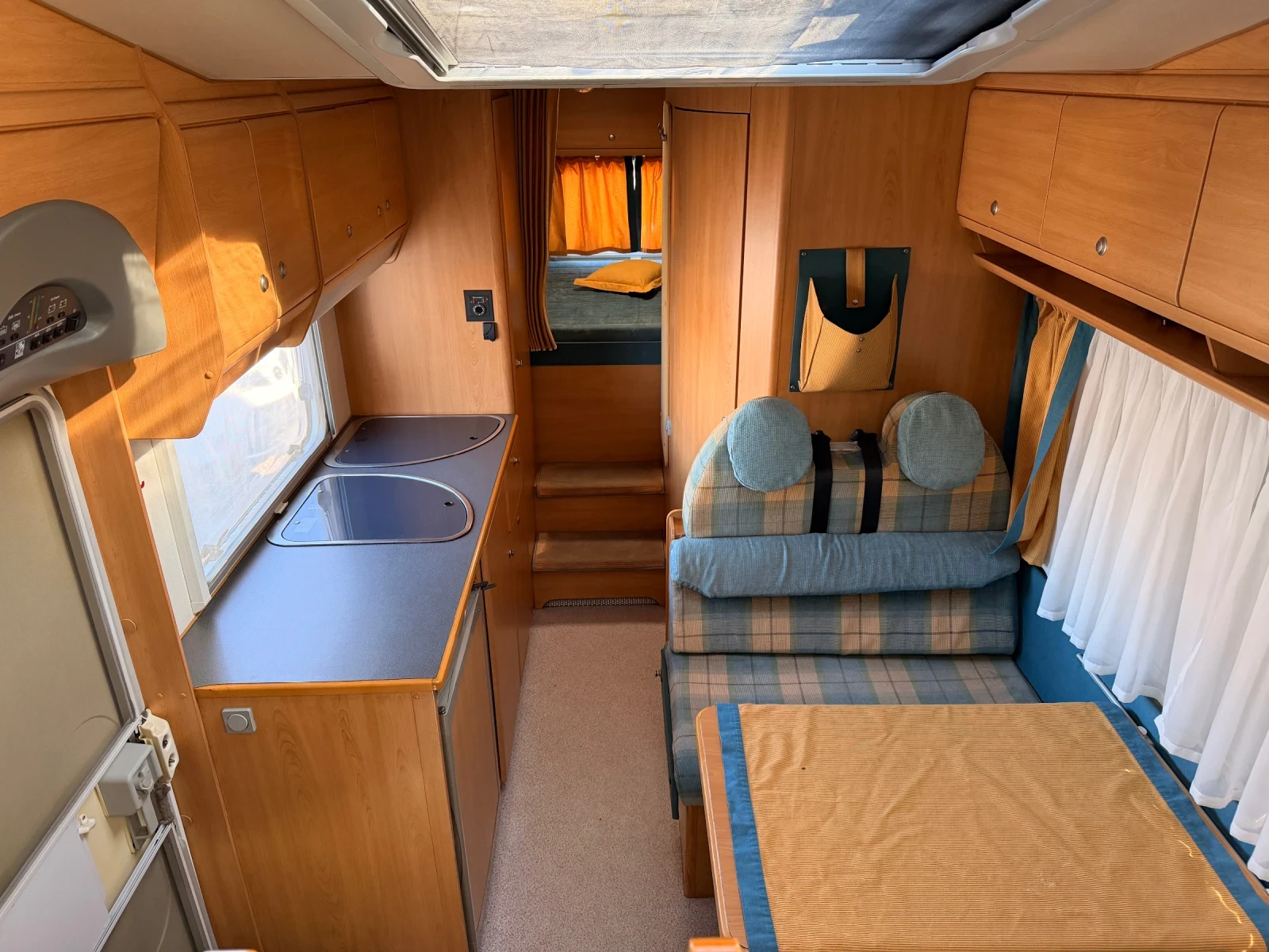 Кемпер Knaus 7.2M, снимка 8 - Каравани и кемпери - 54151257