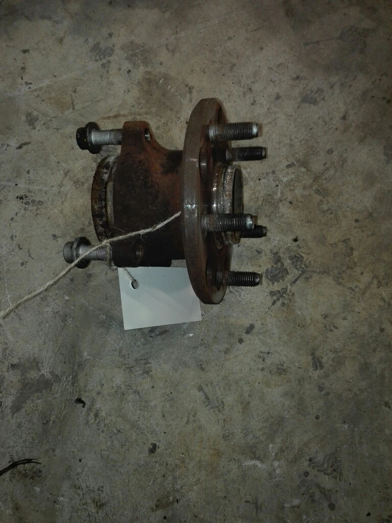 лагер главина задна дясна лексус ис 220д