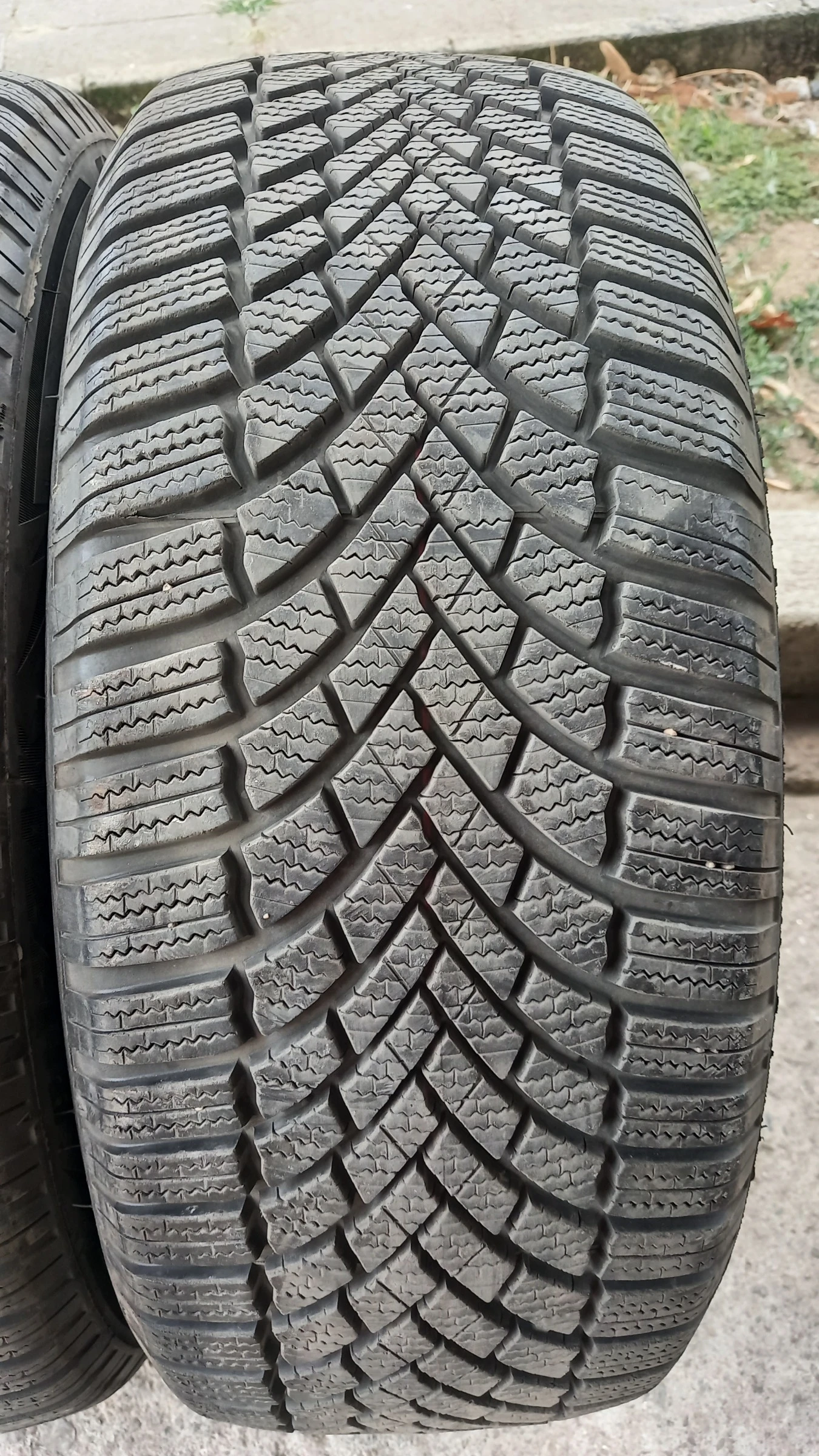 Гуми Зимни 215/55R17, снимка 2 - Гуми и джанти - 56103447