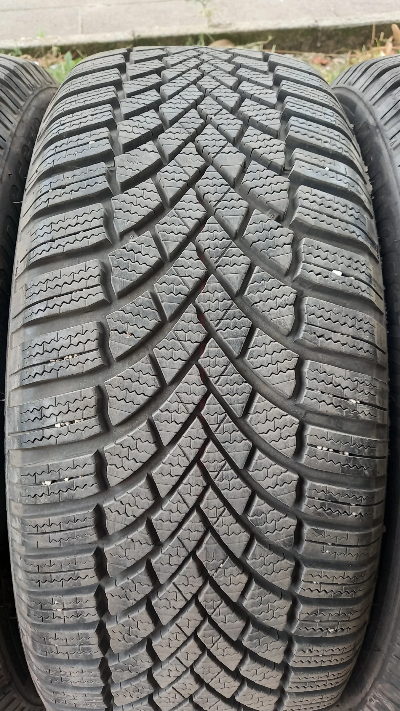 Гуми Зимни 215/55R17, снимка 3 - Гуми и джанти - 56103447