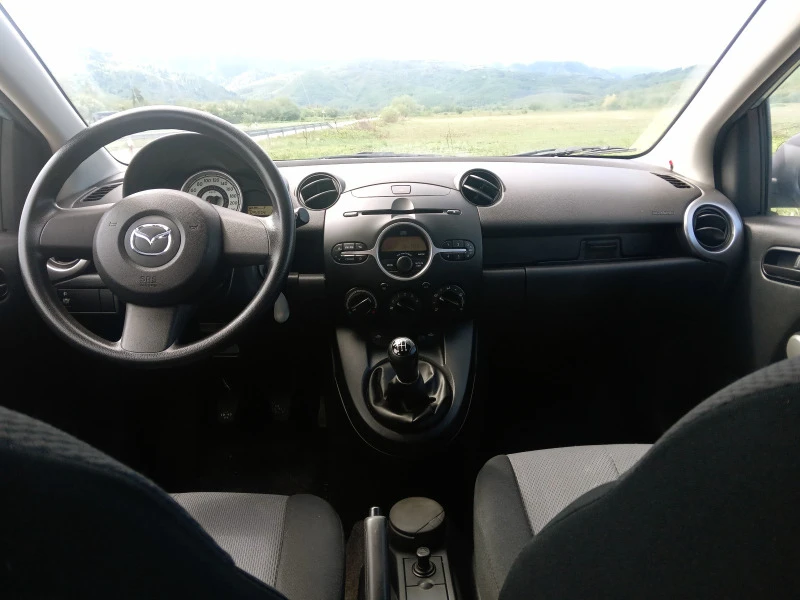 Mazda 2 1.3, снимка 6 - Автомобили и джипове - 46592492