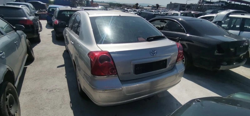 Toyota Avensis 2.0, снимка 2 - Автомобили и джипове - 46246090