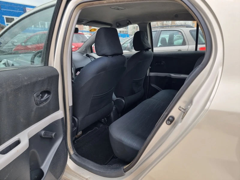 Toyota Yaris 1.0I FACE, снимка 11 - Автомобили и джипове - 49481140